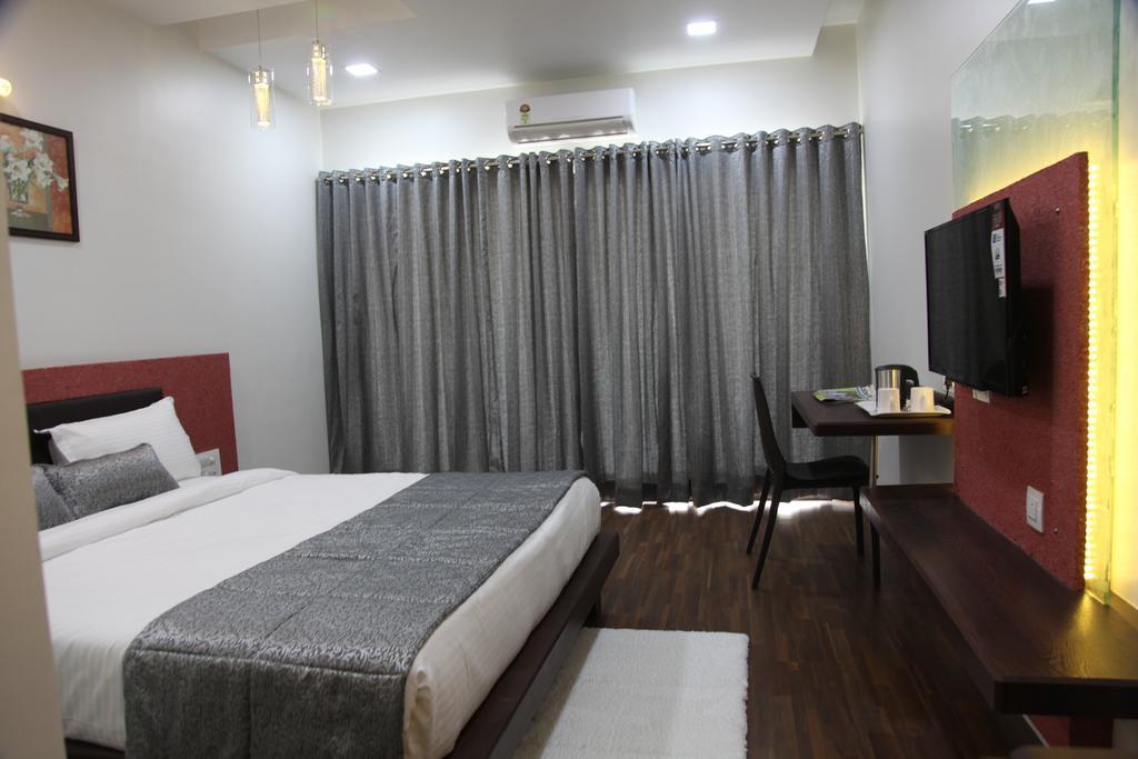 Hotel Pearls Aurangabad  Exterior photo
